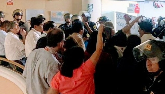 PatriotasMINSA's tweet photo. @exitosape @VLADIMIR_CERRON @HernanCondoriM lo que quieres denunciar ya se sabe y los peores corruptos @victorzamora @ougarteu @HCevallosFlores y #mazzetti, todos ellos eran una basura, hacía que rogáramos por nuestra escala salarial. Esperemos cumpla ahora, veremos @ComisionSaludOf https://t.co/DrD2wGtxDR