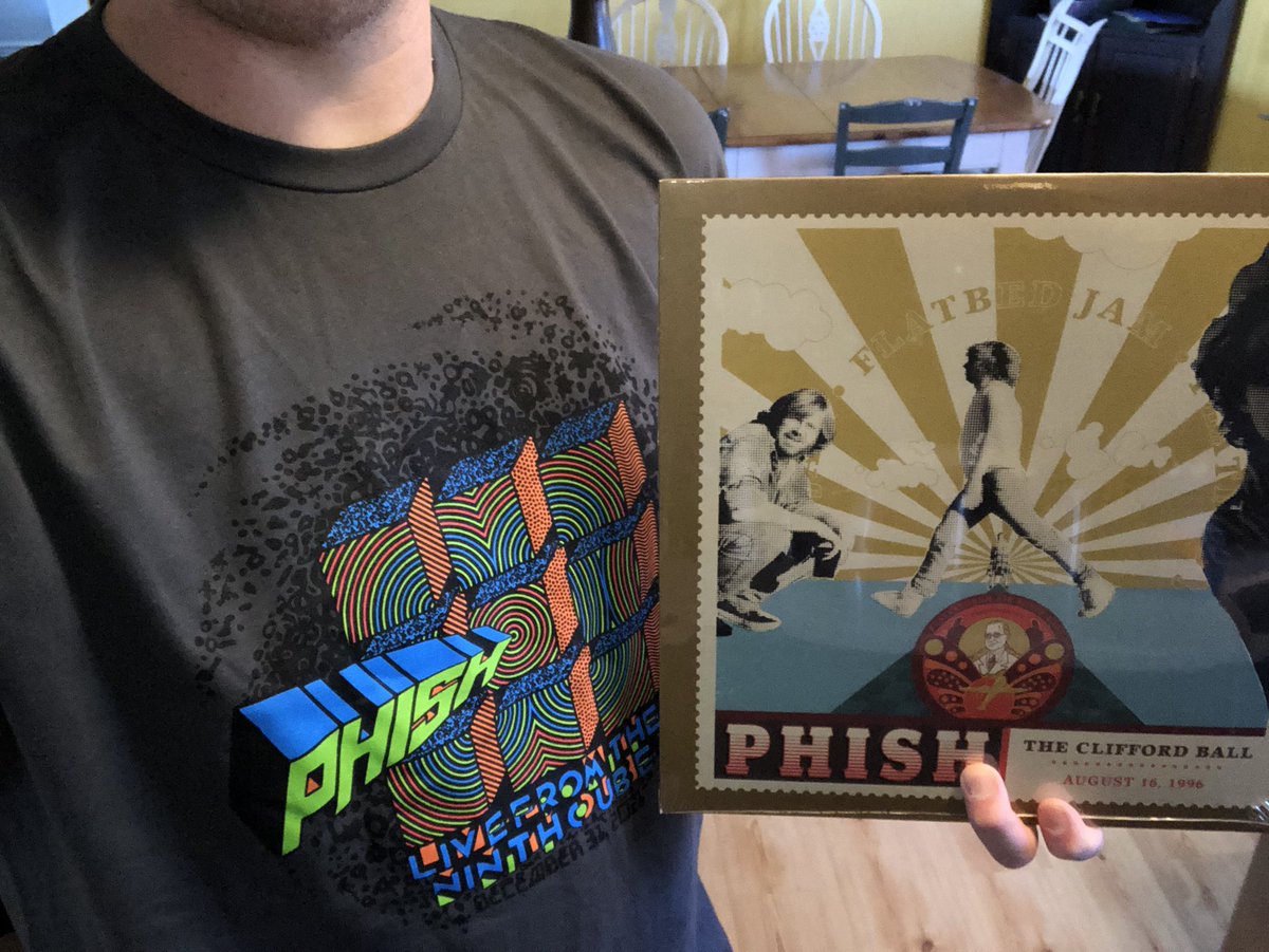 Weencastpodcast's tweet photo. Flatbed Jam came today, and itβs the first time Iβm wearing my new 9th cube shirt!!! #Phish #Flatbedjam #Vinyl #CliffordBall https://t.co/KTh5Iv5nVr
