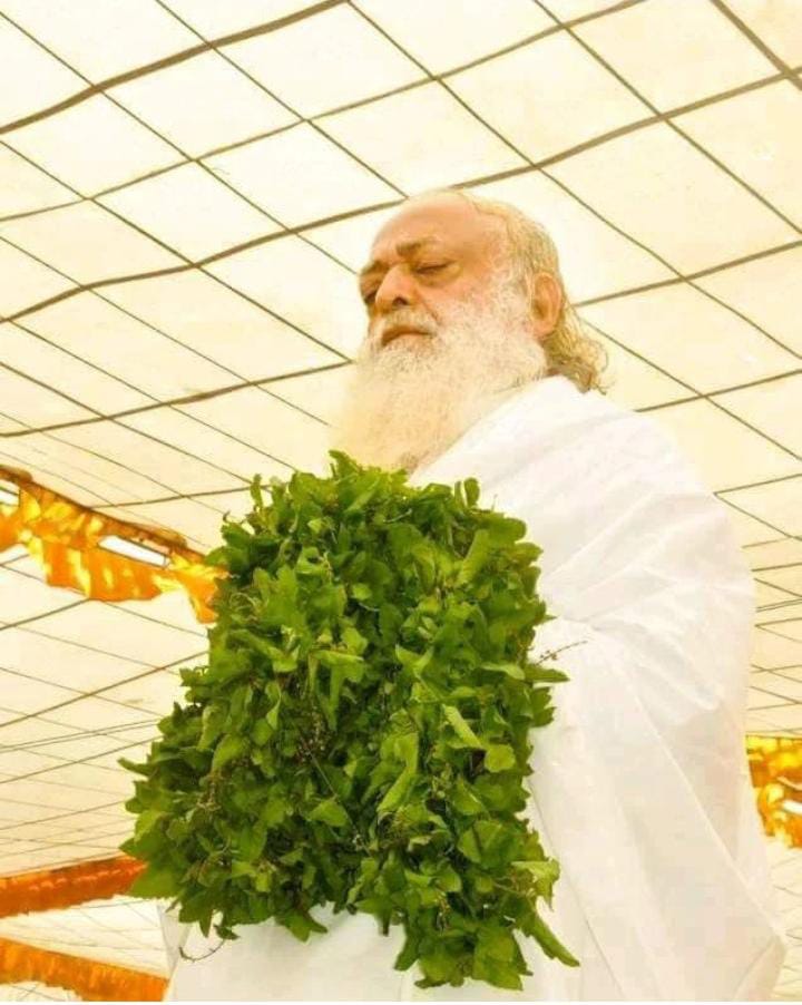 @BhavanUtreja @asharamjibapu_ @HeenaKhushrang1 @Nalini_om @PoojaKhurana_ @tarunabapug @Shree_Manmode @itsastharaj @VartikaOM @sanjeev1dubey @GopalSo80418752 #Bapuji फुर्सत मिले तो याद कर लिया करो.., हम टकटकी लगाए बैठे हैं आपकी राह में...।।💞