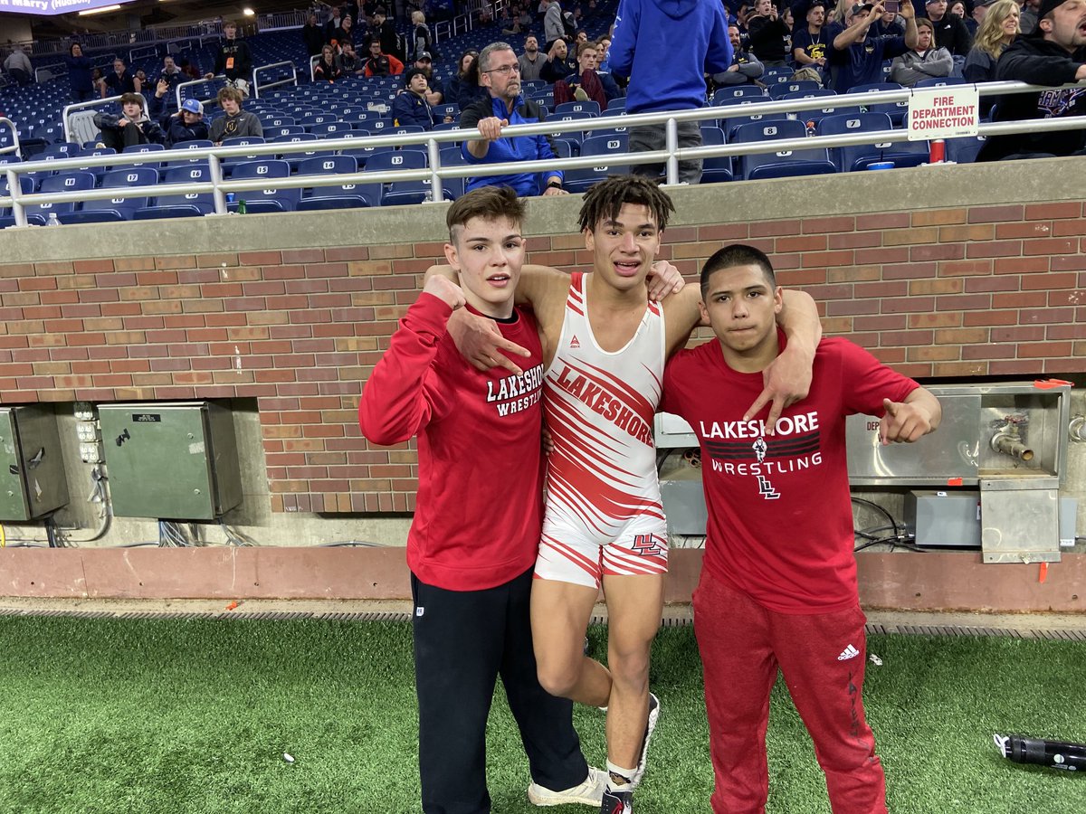 Lakeshore puts 3 wrestlers in the state finals, 2 in the consolation finals.