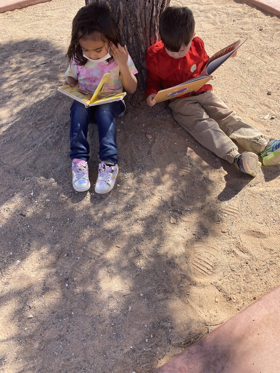 Fernand45811374's tweet photo. Pre-K students brought their books from home and read them in the classroom.
@ECabral_RSE 
#WeAreClintISD https://t.co/rHKWw9Vcn5