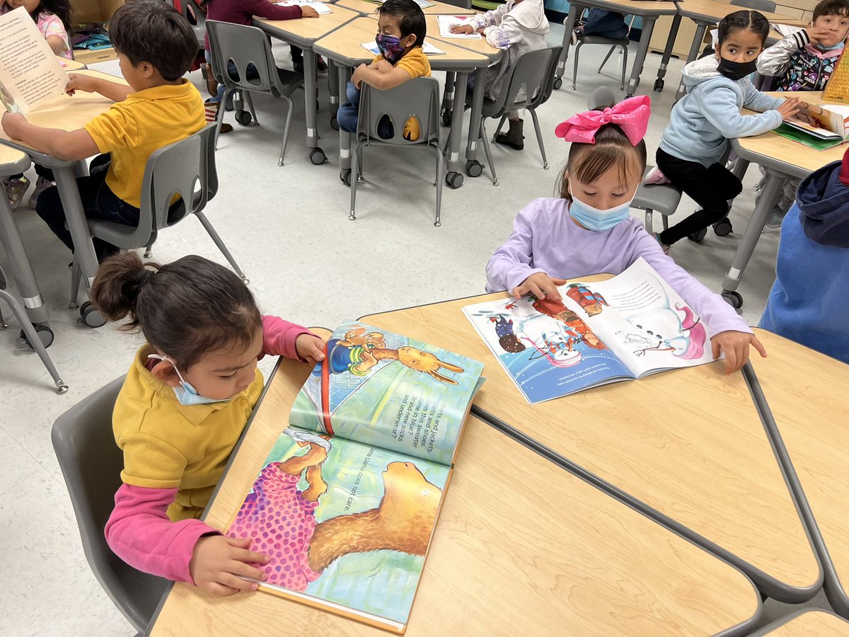 Fernand45811374's tweet photo. Pre-K students brought their books from home and read them in the classroom.
@ECabral_RSE 
#WeAreClintISD https://t.co/rHKWw9Vcn5