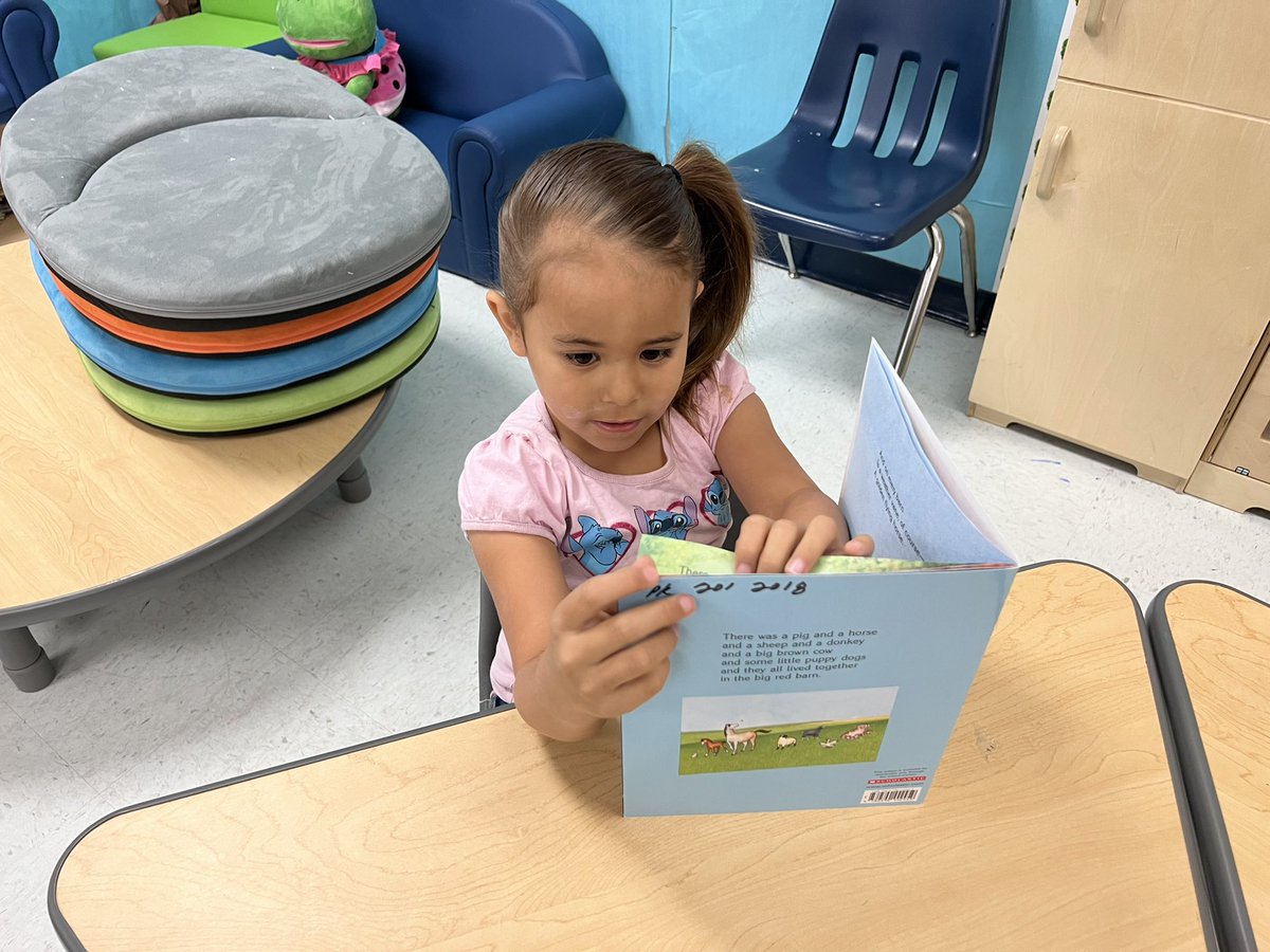 Fernand45811374's tweet photo. Pre-K students brought their books from home and read them in the classroom.
@ECabral_RSE 
#WeAreClintISD https://t.co/rHKWw9Vcn5