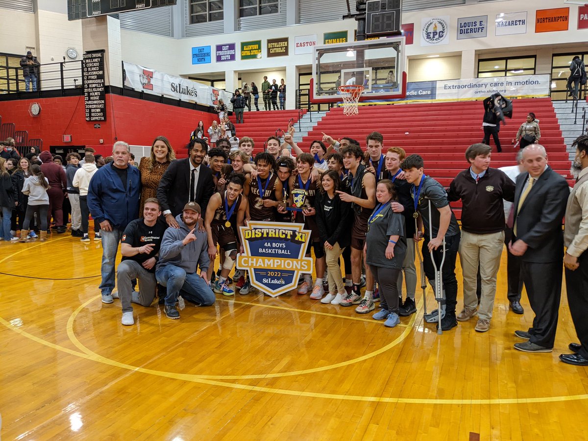 KyleCraigSports's tweet photo. .@BecaBasketball champs. https://t.co/HnJeqcFYgk
