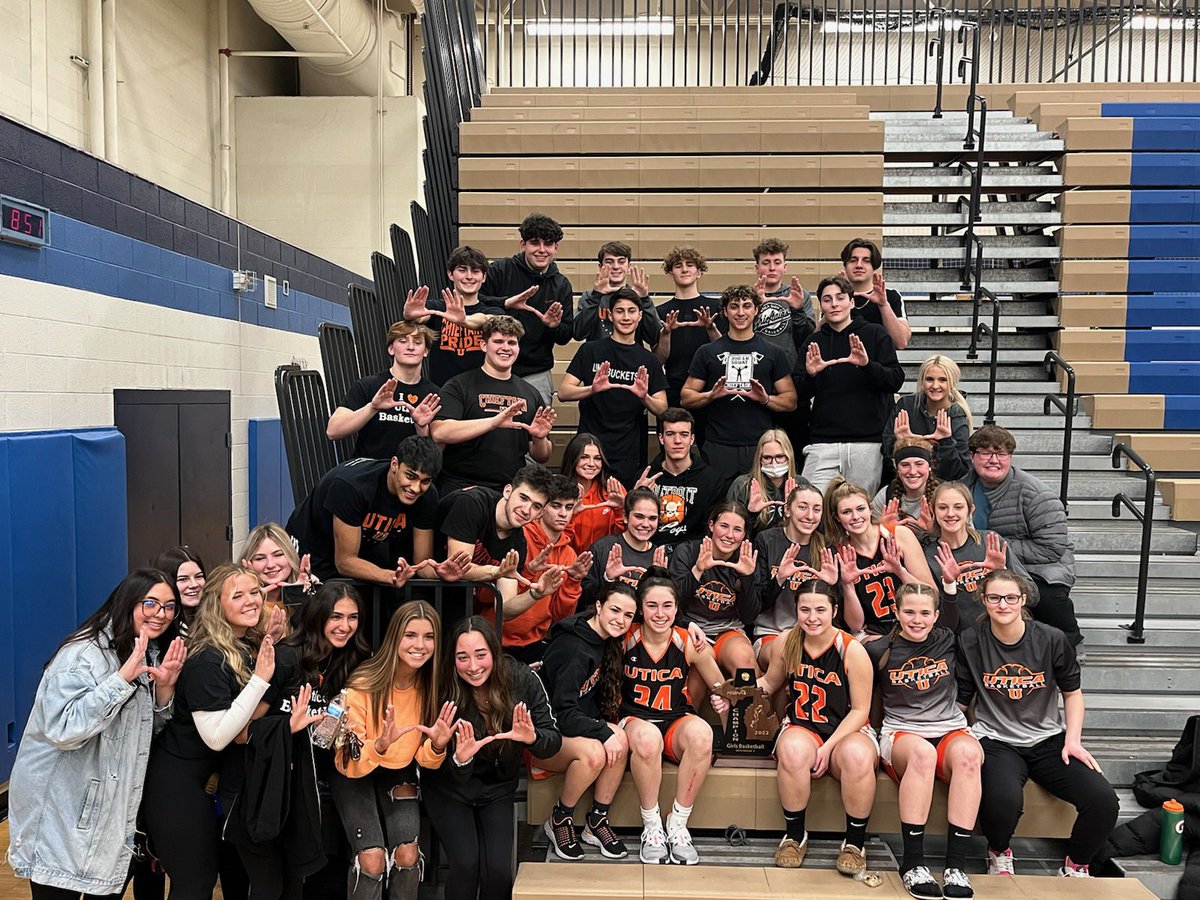 PrincipalLietz's tweet photo. Awesome.  Congrats ladies!
@uticagirlsbball @TheUticaTribe https://t.co/259syhPfLb