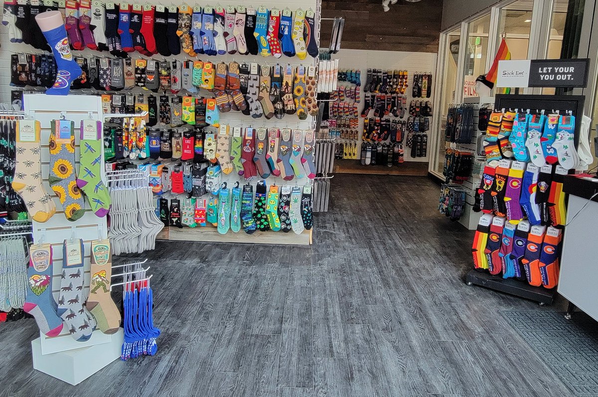 Photog_JohnB's tweet photo. @FlemingSport @ColoradoRapids Yes, bring it on and put them on #Sir .@FlemingSport. fresh x vibrant socks. To that end, a part time retail sales gig awaits you! Swell benefits! First come, first served.
#SockEm #Rapids96 @DSGpark https://t.co/i4bMJEJiI7