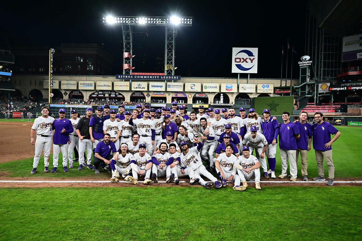 LSUCoachJ's tweet photo. 5-4 Tigers! See you tomorrow night! #1runready #NoClock #GeauxTigers ๐
https://t.co/CnfkcUnChq