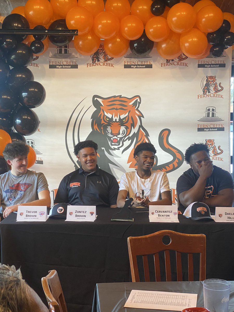 Congrats to these 4 Creekers on their official signing ceremony today. And congrats to the rest of the C/O ‘22 for all they have and all they will accomplish. We are all #fcproud of you!
<a href="/CervantezBento2/">Cervantez Benton</a> &amp; <a href="/Trevorbrown86/">Trevor Brown</a>  - Cumberlands
@daelenhill - GTown
<a href="/ZontezB/">VGMurda</a> - UPike