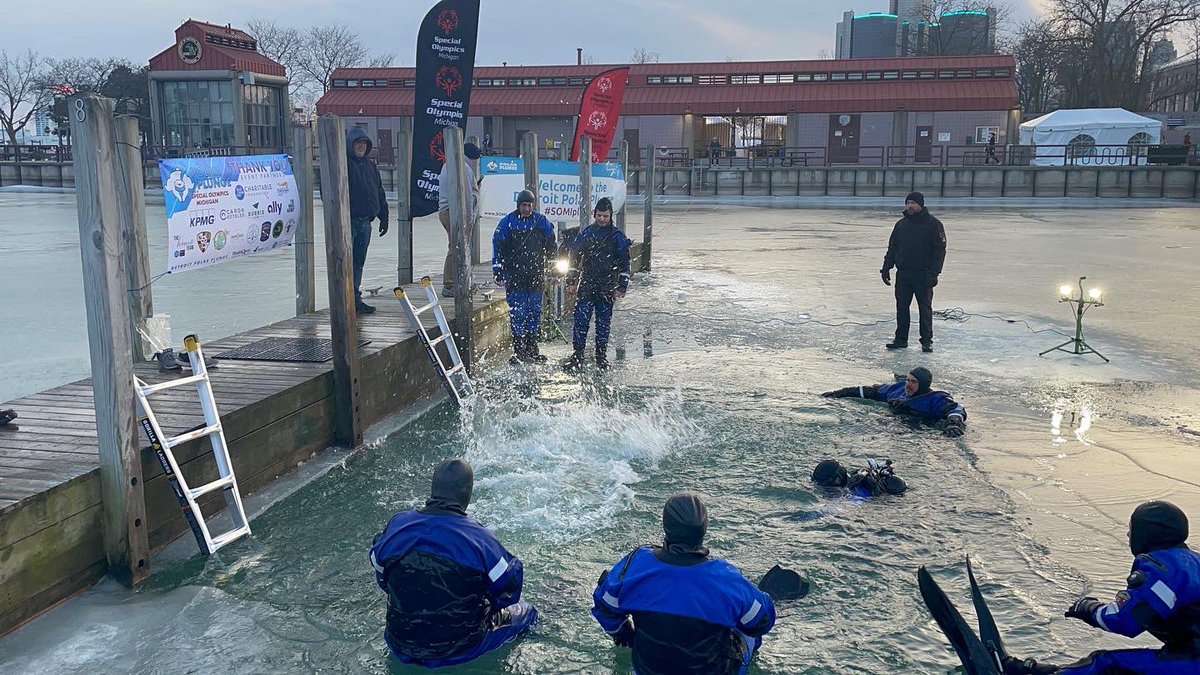 mpb_313's tweet photo. .@TDL_Hockey at the 2022 @SpecialOlympics of MI polar plunge! https://t.co/B0PfpdRIDx