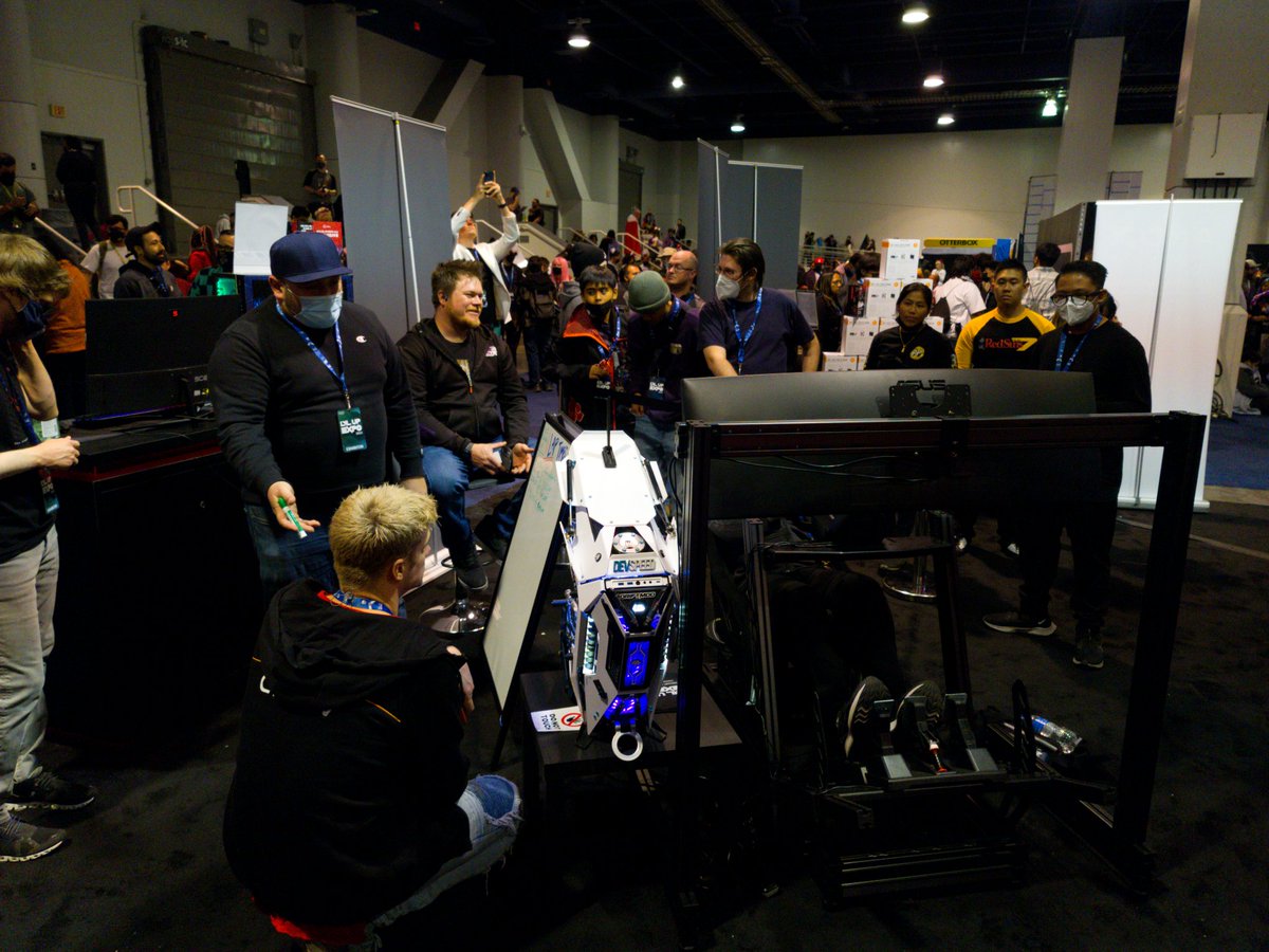 EnviousMods's tweet photo. The #DriftMod PC I built and themed off of Faruks Drift car was a hit!
We had it running the race simulator setup and the line to race was full for days!
#enviousmods #ekwaterblocks #farukkugay #asus #antec #intel #bequiet #gskill #titanrig #nvidia #lvlupexpo #seagate https://t.co/baKRvxS4ya