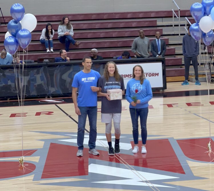 Senior night!!💙🏀