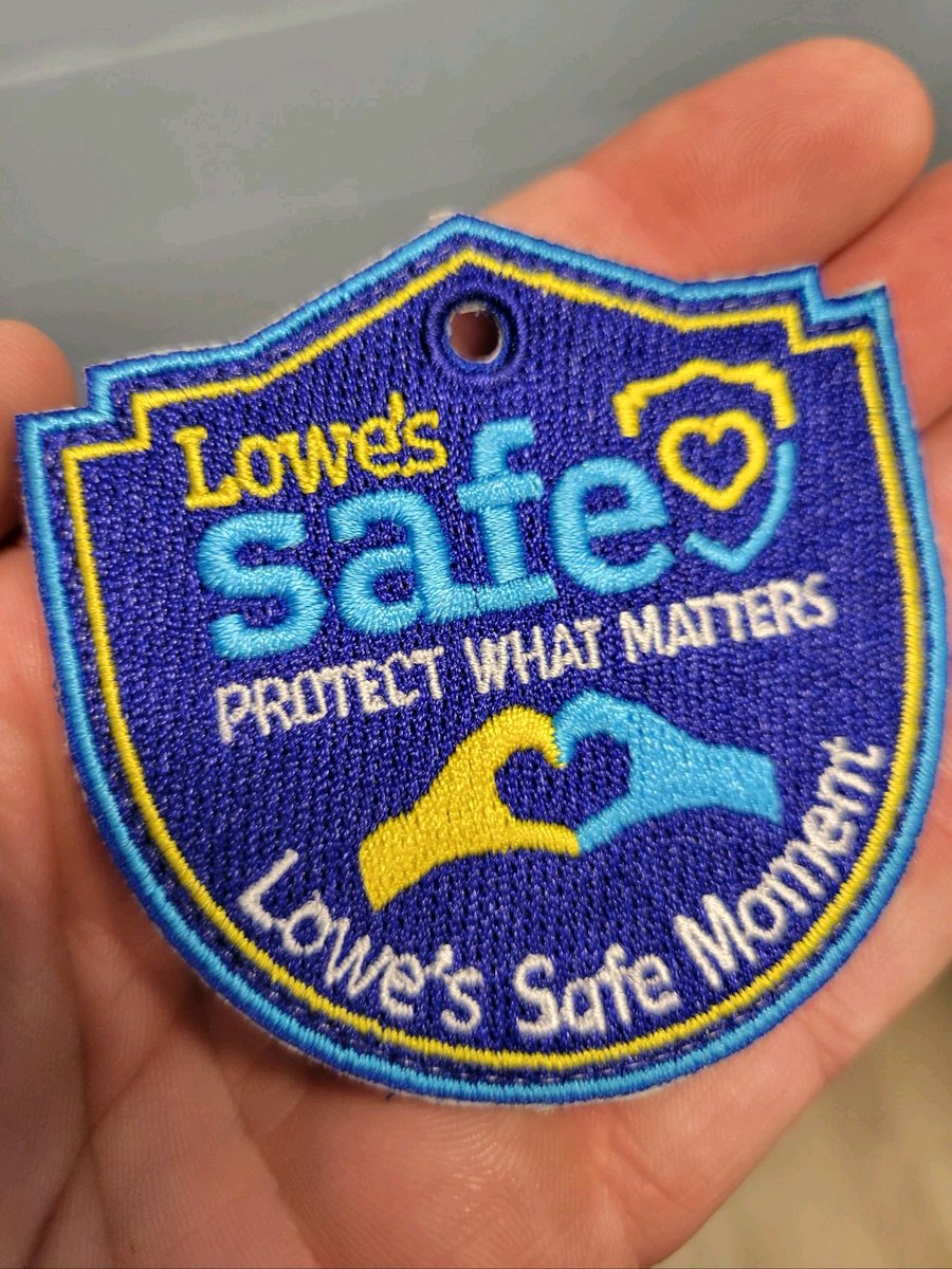 lowes0292's tweet photo. Shout out to one of our newest members John from ISLG recognizing a safety issue &amp; taking initiative to fix it 😀 Saftey is a culture we breathe Thank you 🤝🏻
#safety #lowes #snappy @WileyLorena @LowesRegion7 https://t.co/gy7tnKrXXk