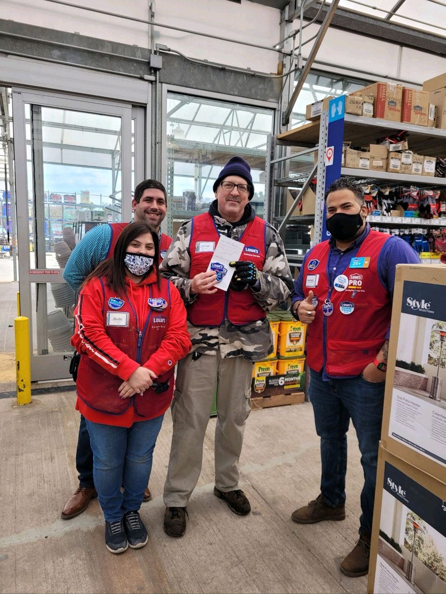 lowes0292's tweet photo. Shout out to one of our newest members John from ISLG recognizing a safety issue &amp; taking initiative to fix it 😀 Saftey is a culture we breathe Thank you 🤝🏻
#safety #lowes #snappy @WileyLorena @LowesRegion7 https://t.co/gy7tnKrXXk