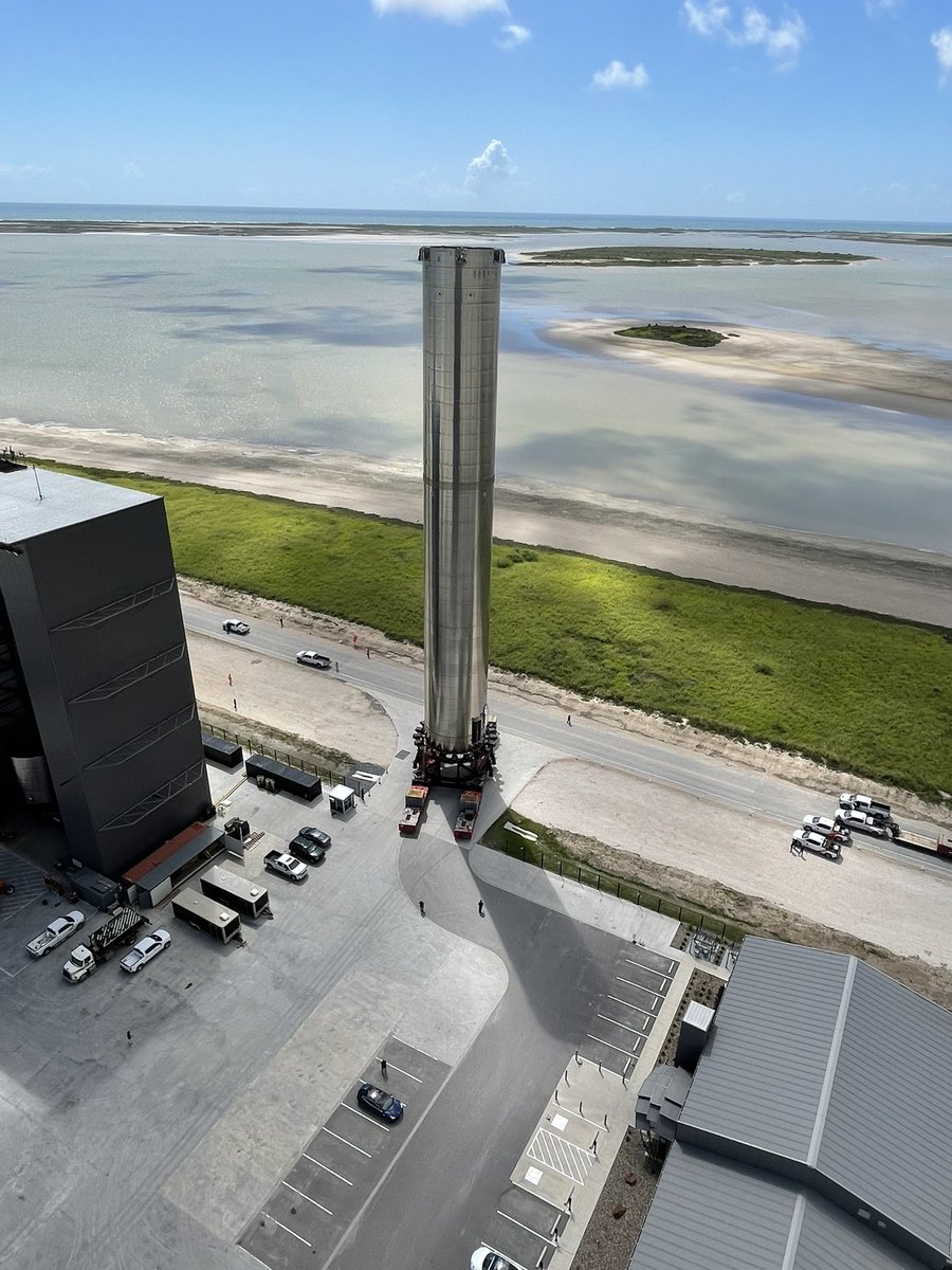 PPathole's tweet photo. The scale of this Super Heavy booster is bonkers. It's roughly the same height as Statue of liberty. Not to mention that this just first stage, on top of it there will be Starship, combined they'll make ~120m. Largest rocket ever made in the history 🤯 @elonmusk https://t.co/ShUjjf16n9