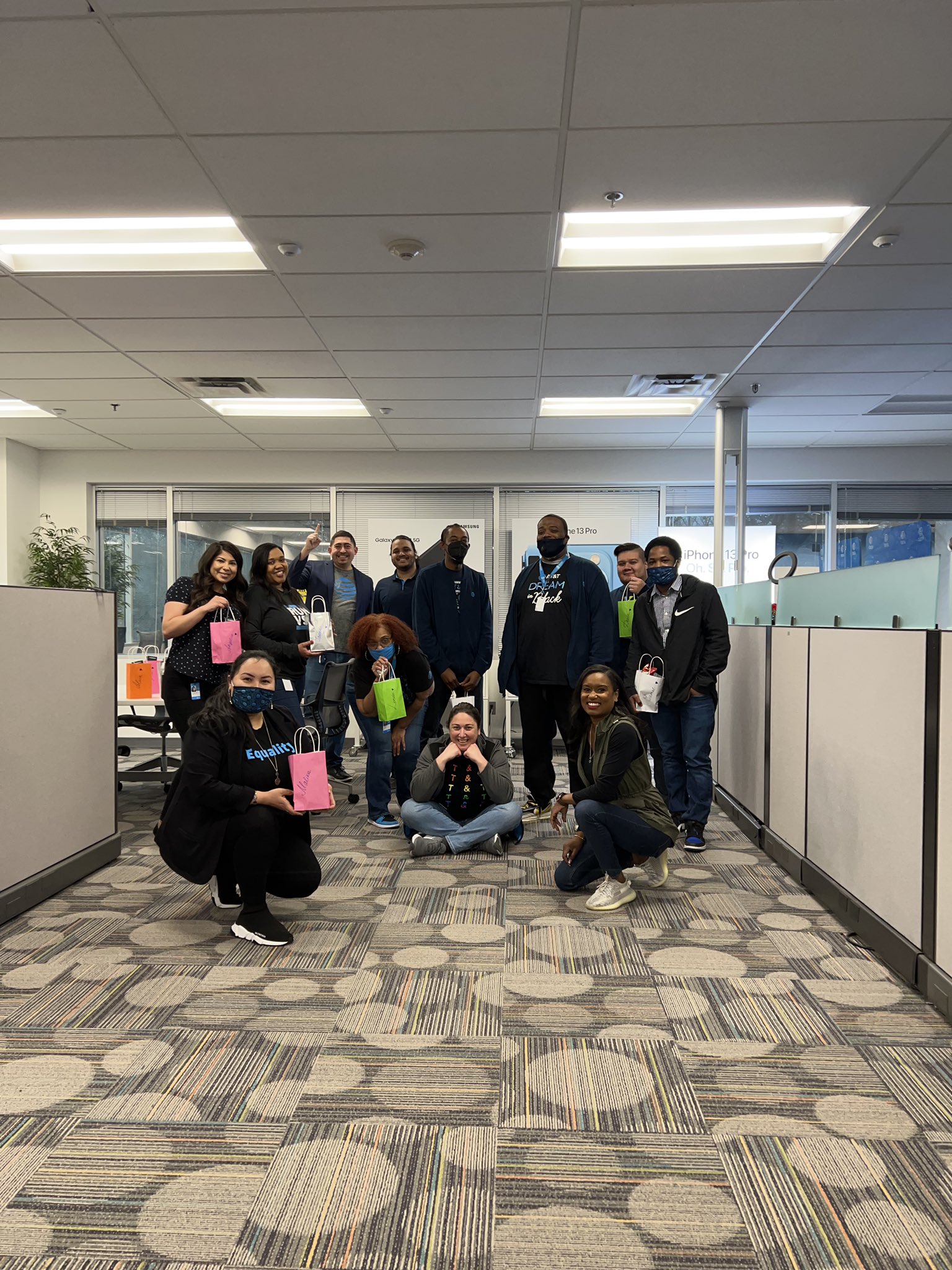 11.  At&T Employee'S Harrowing Story & Flo'S Heartwarming Response - l1t9l2d