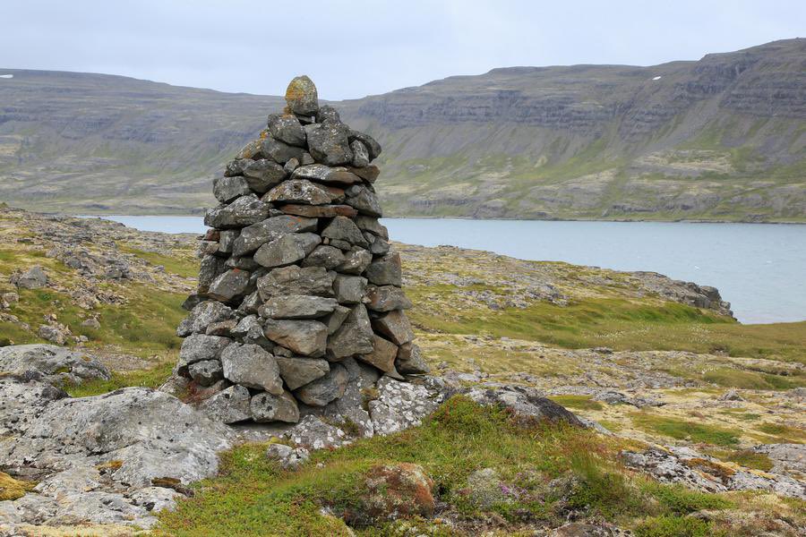 MikeySlashic's tweet photo. Cairn(Noun):
 -a mound of stones piled up as a memorial or to mark a boundary or path￼

#FFBMovienight
#CountyHell
#MutantFam https://t.co/fU8JzYIS51