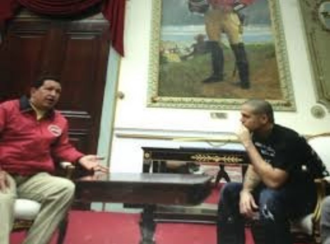 VickyDavilaH's tweet photo. Residente, Chávez y Ortega, Evo … entendido!!!. J Balvin 👏👏👏👏👏 https://t.co/aKevM5fhev