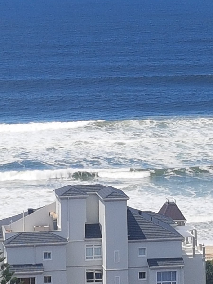 Surfs up 🏄‍♂️🏄‍♀️🏄‍♂️🏄‍♀️🏄‍♂️🏄‍♀️