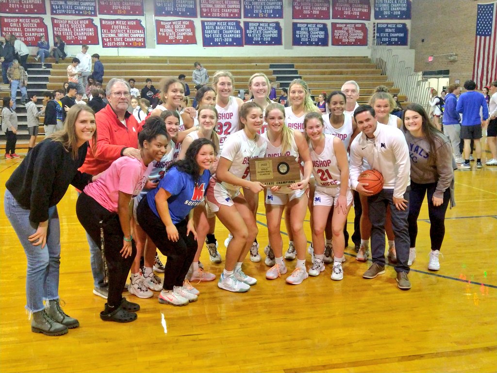 DaDverhulst's tweet photo. Congrats Miege! State bound! @BishopMiege_GBB 
🏀🏀🏀🏀 https://t.co/OWmaoOKCMd