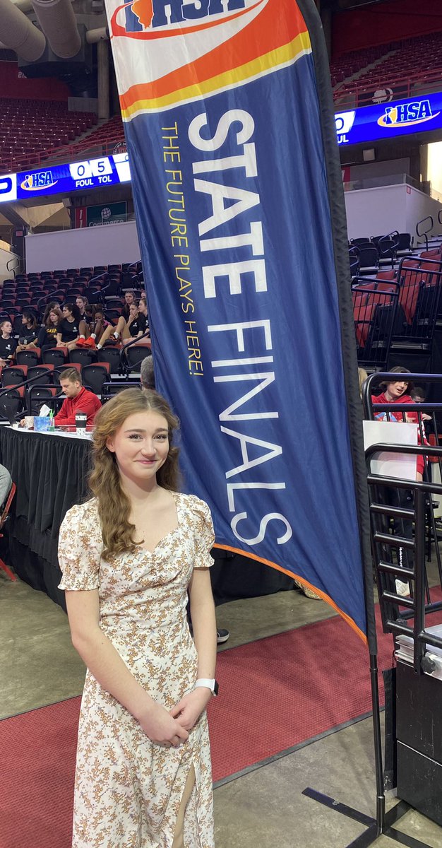 ihsafan's tweet photo. I knew this one was going to be pretty special when I watched her warm up - Rock Falls High School sophomore Remington Collins sings and signs the national anthem for the @IHSAState Girls Basketball State Finals  @RFRocketMusic @RfRockets1 https://t.co/YTh7gQ4Zep