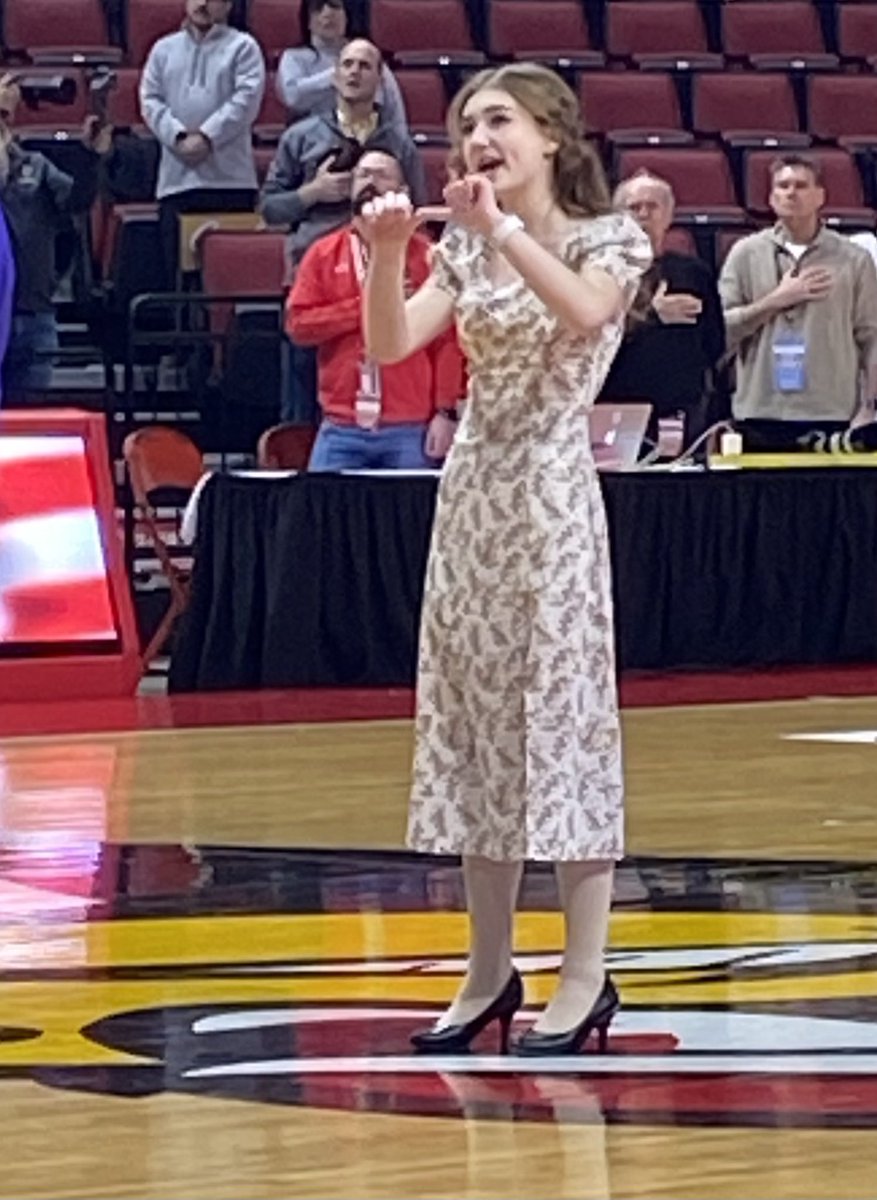 ihsafan's tweet photo. I knew this one was going to be pretty special when I watched her warm up - Rock Falls High School sophomore Remington Collins sings and signs the national anthem for the @IHSAState Girls Basketball State Finals  @RFRocketMusic @RfRockets1 https://t.co/YTh7gQ4Zep