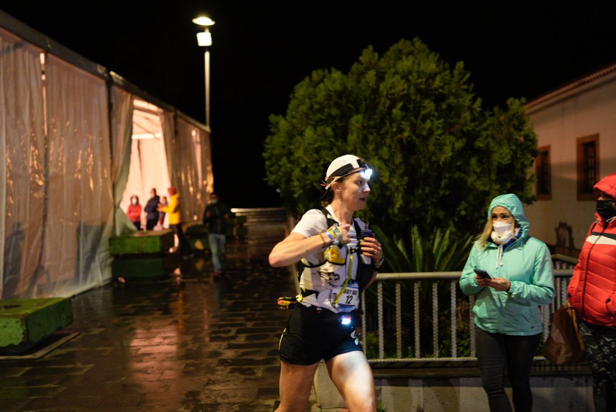 RevistaTrailRun's tweet photo. La corredora de @adidas Abby Hall primera con ligera ventaja con respecto al resto de corredoras en el km 30, Teror #TGC2022 #Transgrancanaria https://t.co/q1DLFZfnxy