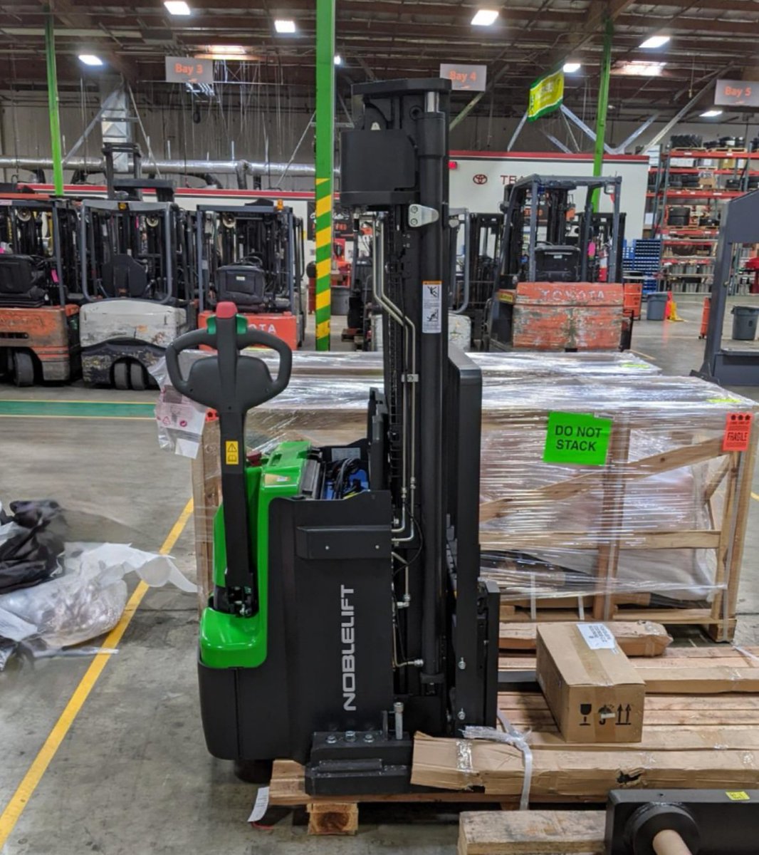 DonofNoblelift's tweet image. Dealer unpacking the best straddle stacker un the industry. 

PS35/40TSL LITHIUM Straddle Stacker

• 3500-4000lbs Capacity 
• Italian ZAPI Controller
• German AC drive
• 24V/150-200 LITHIUM Battery
Don.hwang@nobleliftna.com 909-212-1962 #noblelift #straddlestacker