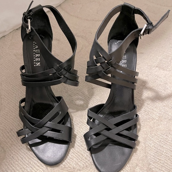 vsw2710's tweet photo. So good I had to share! Check out all the items I'm loving on @Poshmarkapp #poshmark #fashion #style #shopmycloset #ralphlauren #veromoda #merrell: https://t.co/Fq5ak7N9Om https://t.co/Ccrq7J3vZI