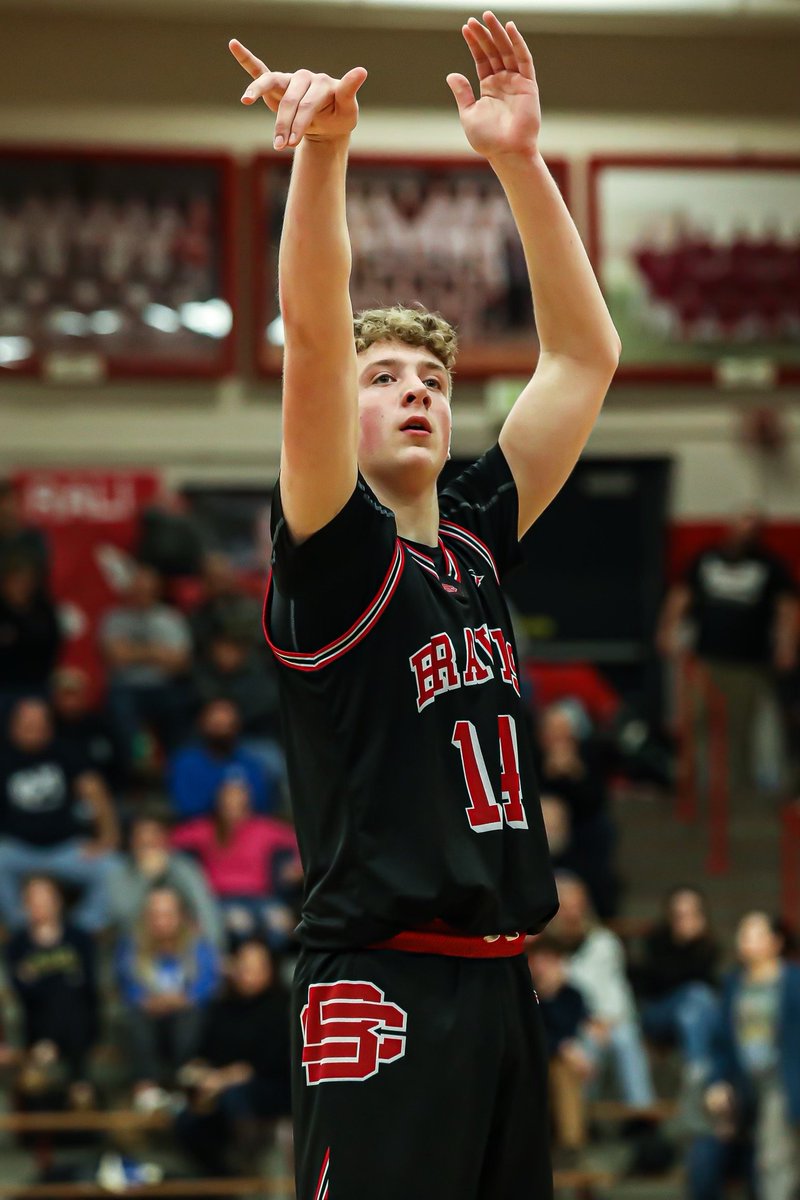 Congrats to sophomore Jack Benter! 1000 point scorer. His 21 pts tonight put him at 1015 for his career.