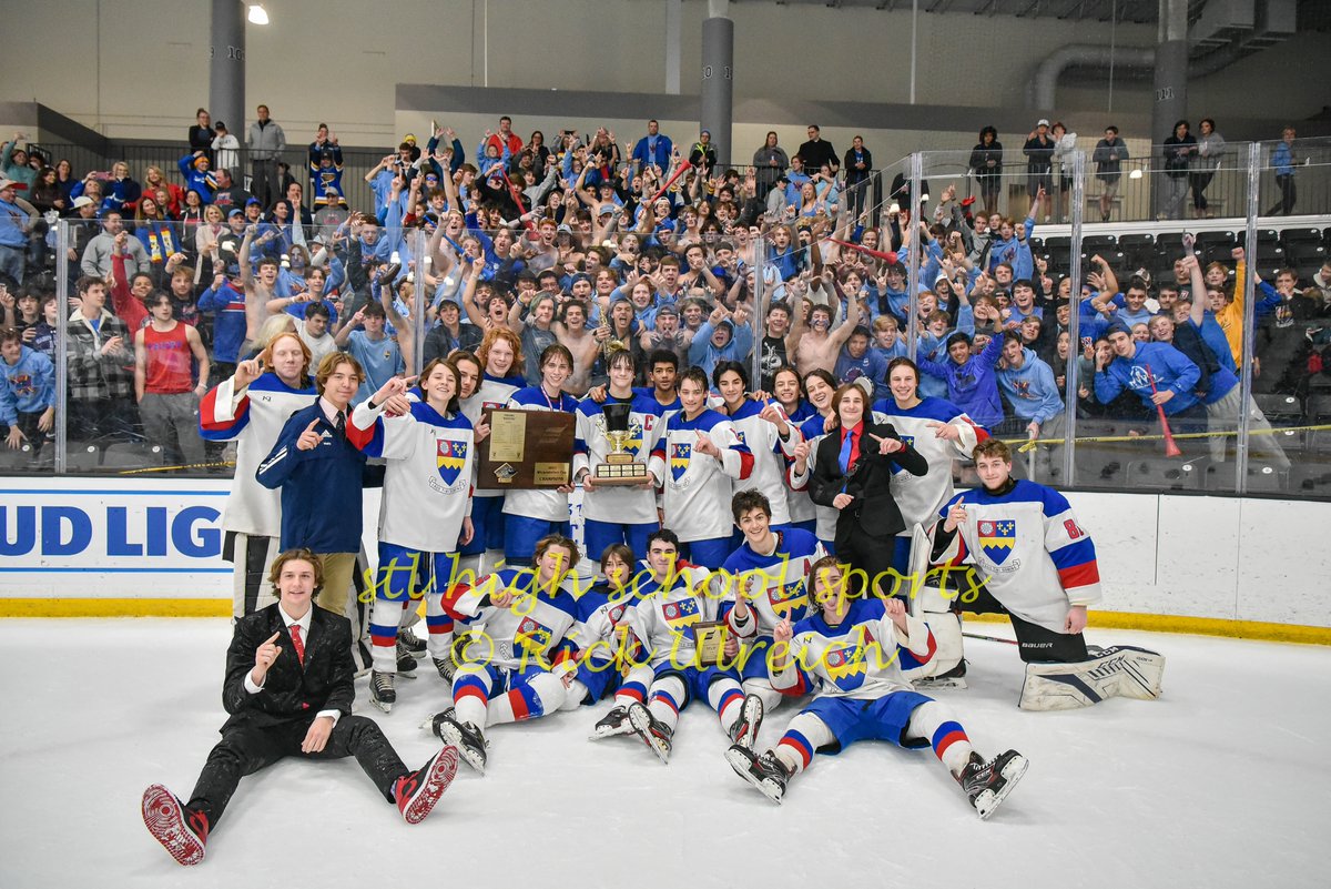 RickyRick_Photo's tweet photo. 2022-03-04 Congratulations to Priory as they win the Wickenheiser Cup Championship in the Mid States Club Hockey playoffs.
#priory #lafayette #hockey #midstates #championship @PrioryAthletics @prioryhockey @MidStatesHockey https://t.co/it93FY5DTB
