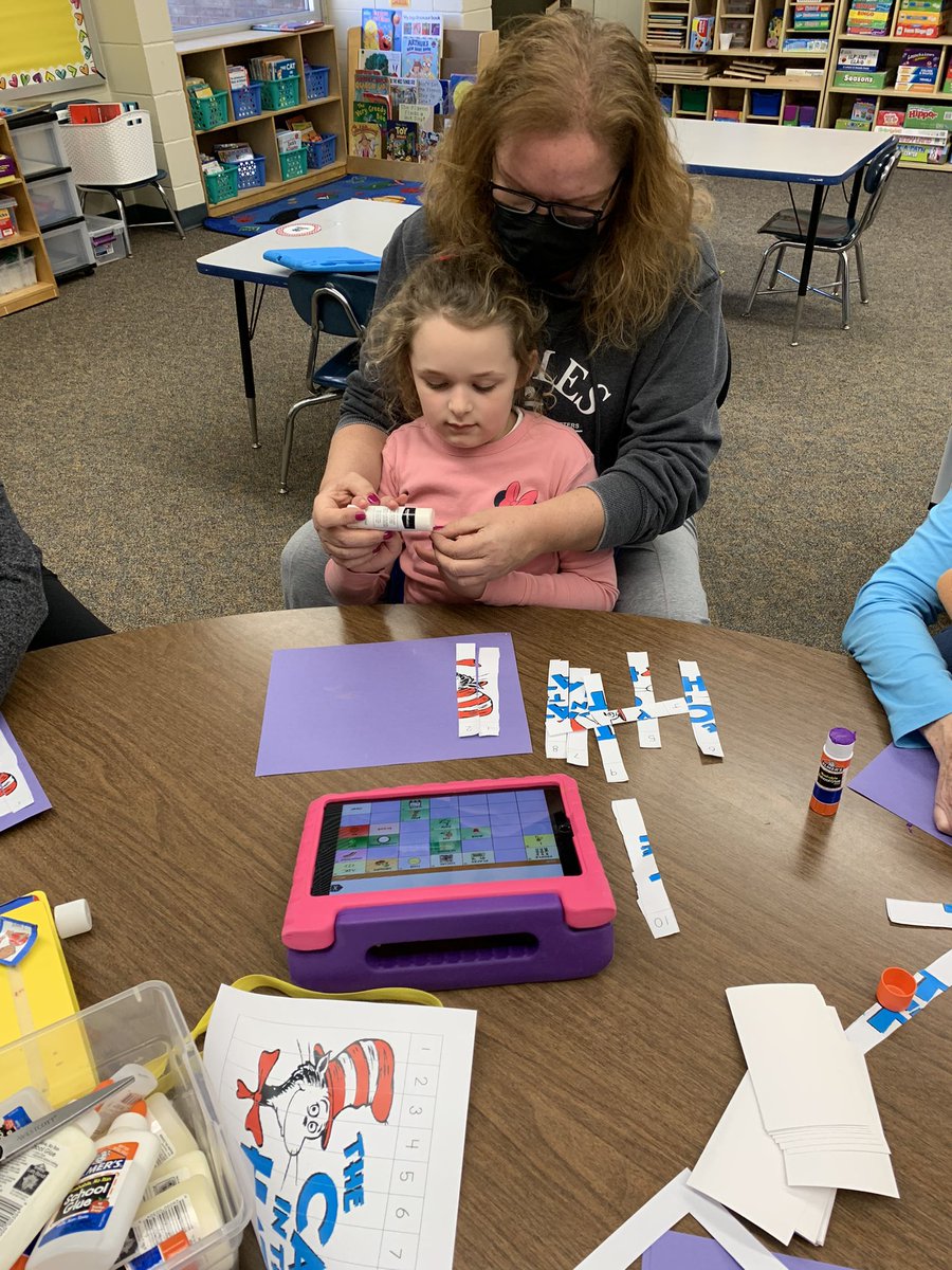 CRAMrsWeiss's tweet photo. Finishing up our fun-filled week of Read Across America with a puzzle! We had a great time celebrating and learning all about Dr. Seuss📚✂️✏️ #ReadAcrossAmerica #DrSeussDay @CRA_Bulldogs https://t.co/gAJiSjvnIx