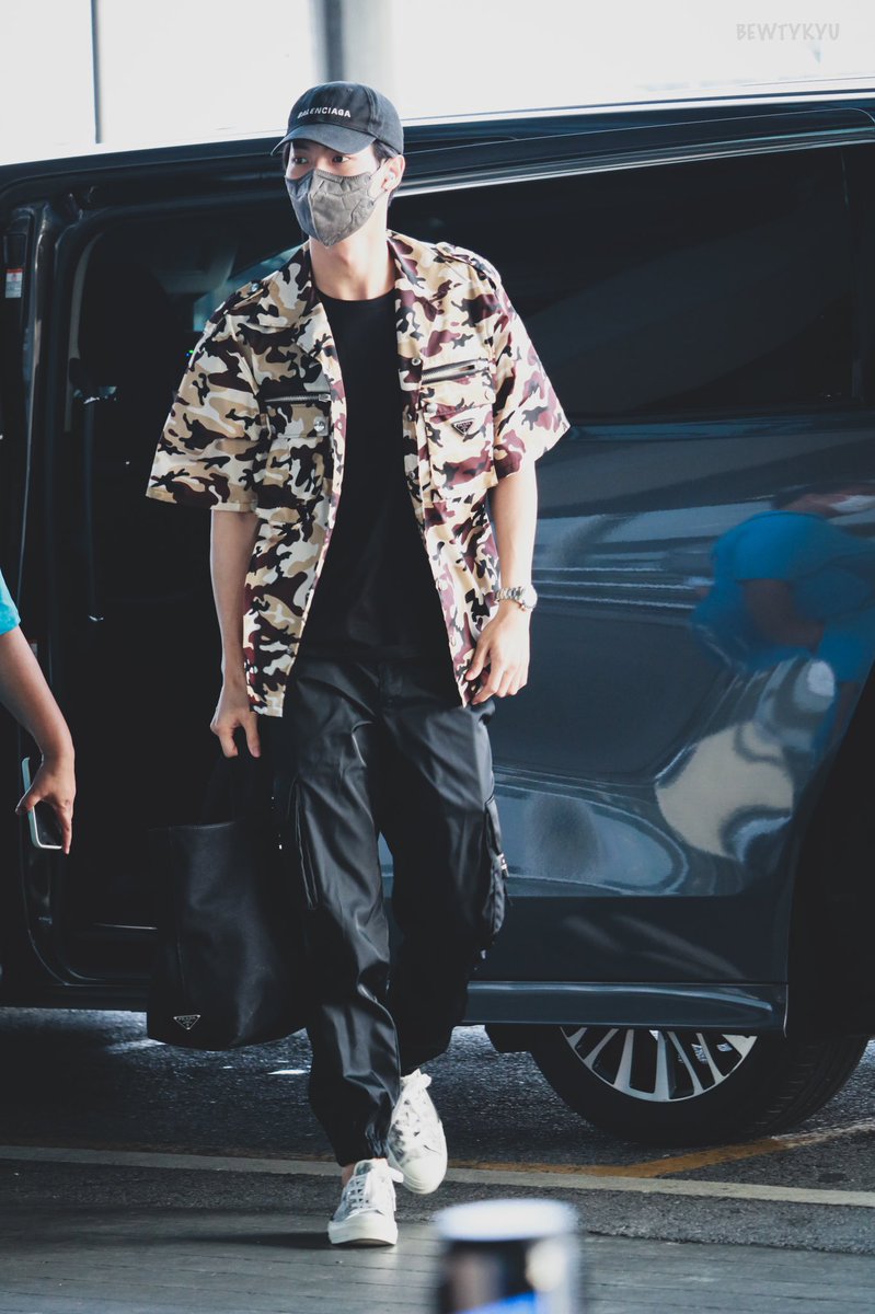 KimAngeell's tweet photo. The way I screamed like damn what is he being so hot for 🔥🔥
#CPxWINเเฟนทริปฟินไน่ทิพย์
#CPSausagexWinFanTrip
#winmetawin https://t.co/uqFaZFGM6D
