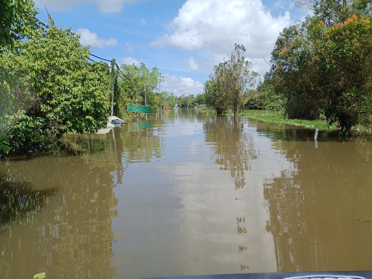 muhafandy501's tweet photo. Banjir di Kelantan semakin pulih dengan hanya 2630 orang mangsa banjir masih berada di 10 buah Pusat Pemindahan Sementara setakat pagi ini. Banjir kali ini menyaksikan lima buah rumah dihanyutkan manakala lima korban nyawa direkodkan @501Awani https://t.co/sNPGxNFqeA