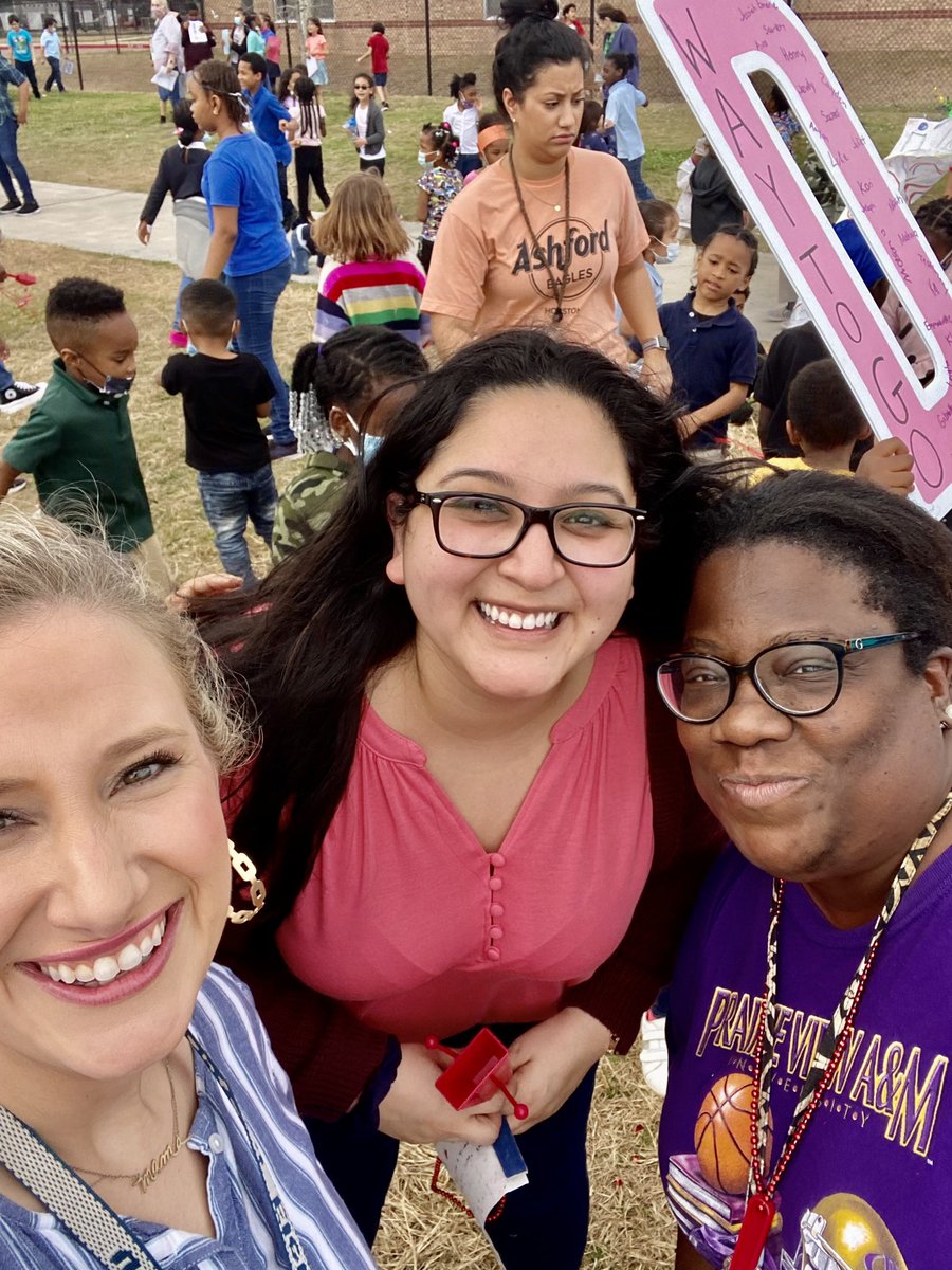 RobersonsPALS's tweet photo. There’s a new DR in the house!!! So incredibly lucky to be a part of such an amazing celebration for all of her hard work! You are an inspiration Dr. @vasquez_kylene !!! #rockstar #thatsmyboss https://t.co/EmkD1Ojjmx