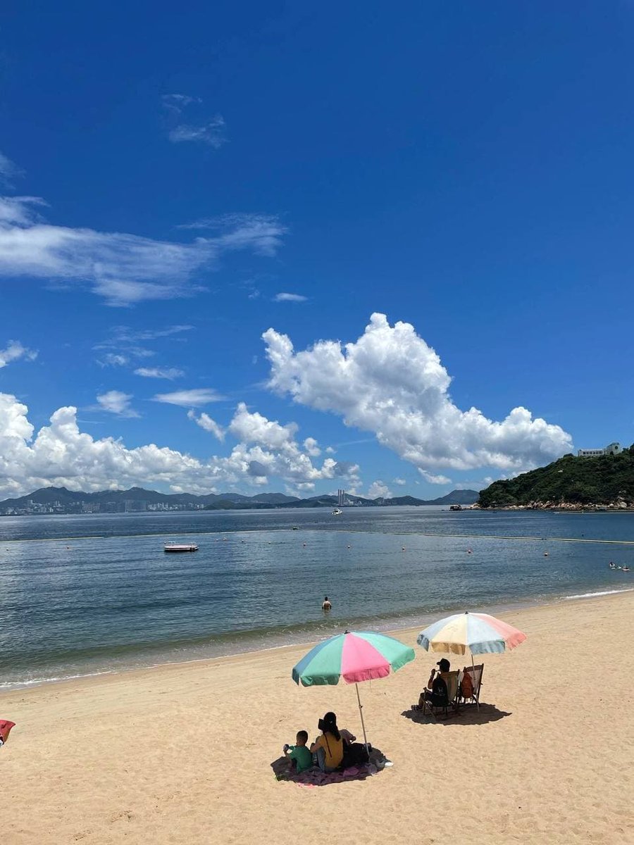 olderkkkk's tweet photo. The sea is blue, not to say beautiful and charming, but make people feel friendly and comfortable https://t.co/PGSVmP5irU