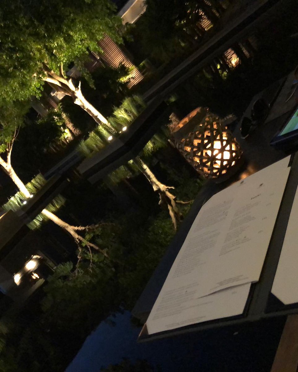 SaSchneide's tweet photo. I like the atmosphere of eating here🤟🤟 https://t.co/y1AfXVvNUr
