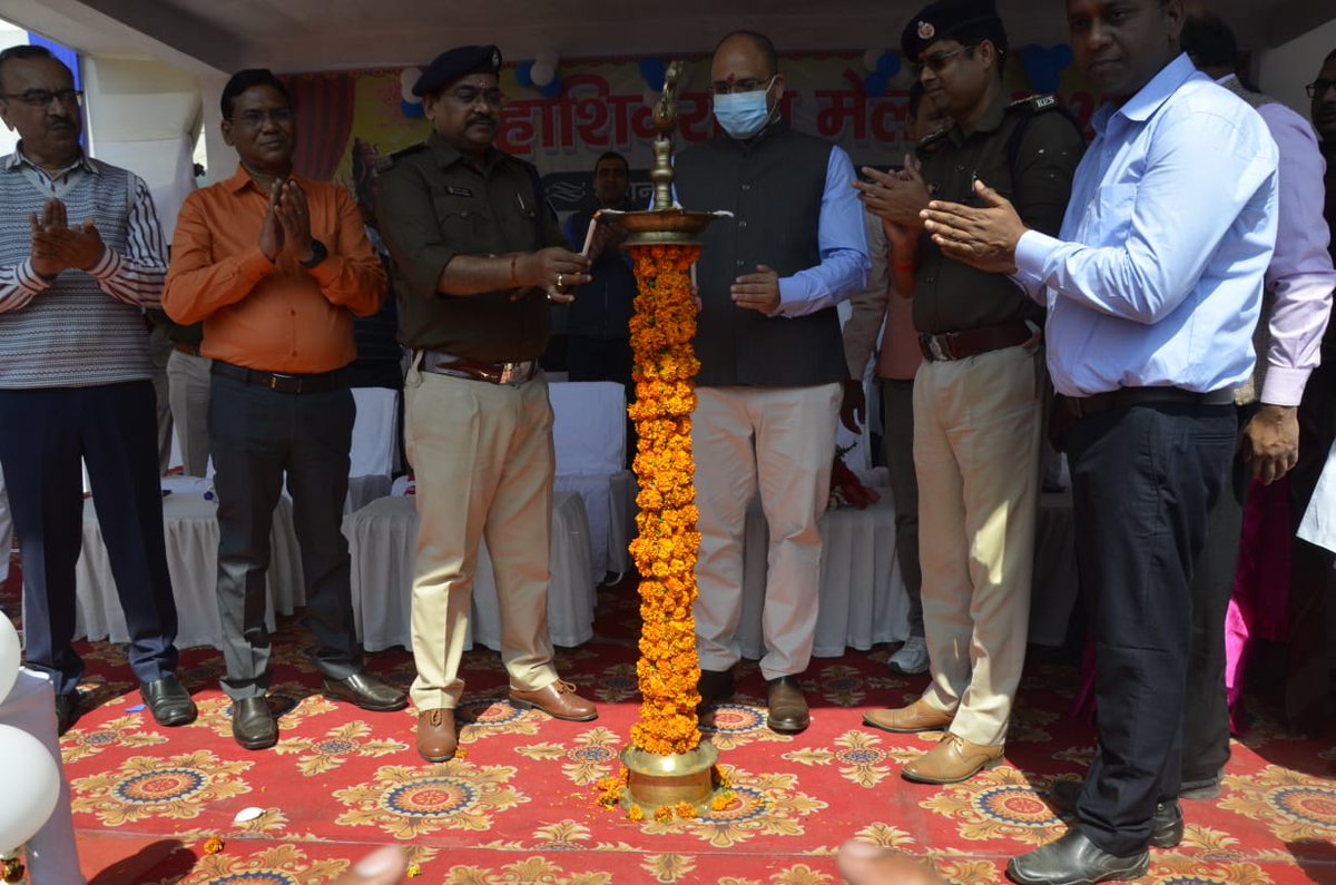 madhepuradpro's tweet photo. Mahashivratri ke Shuv Avsar par District Magistrate, Madhepura ke dwara Deep prajwalit kar Subharambh kiya gaya. https://t.co/JMgybwAOrC