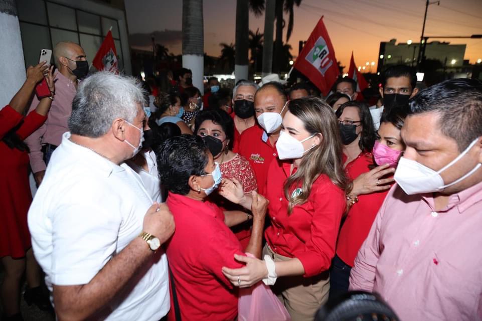 ¡Estamos de fiesta! 

Llevamos acabo nuestro registro mi amiga <a href="/ariana_rejon/">Ariana Rejón Lara</a> y su servidor como fórmula, para participar en el Periodo Interno Extraordinario de la Elección de Titulares para la Presidencia y Secretaría General del Periodo 2019-2023.