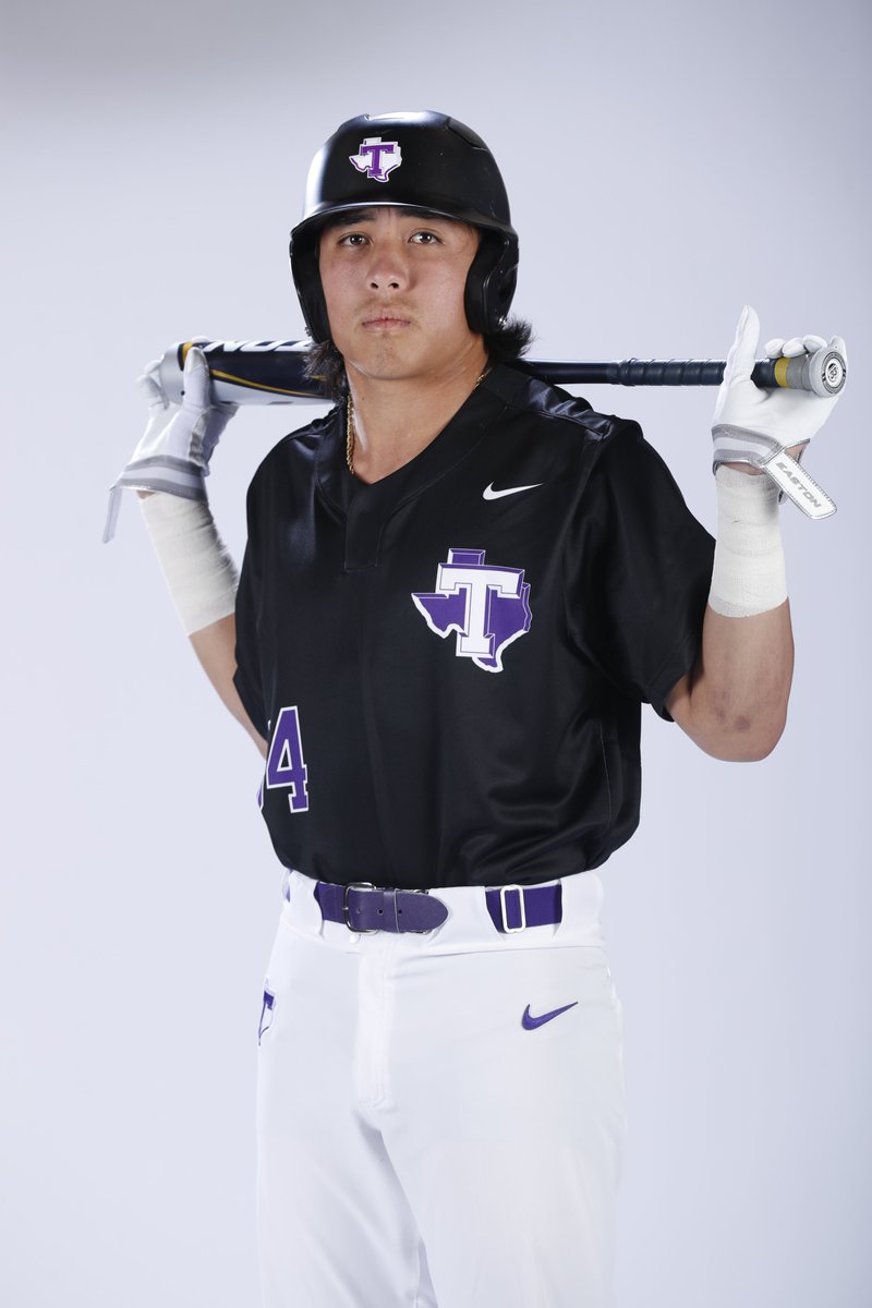 T8 | Another one‼️

<a href="/dylankcf28/">Dylan KCF</a> sends a solo shot over the left field wall for the third Texan HR of the game!

Mizzou 6, Tarleton 3

#RideWithUs