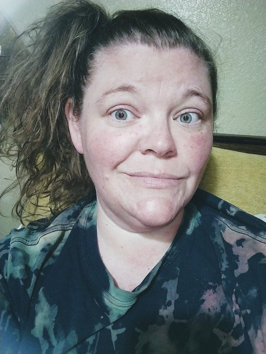 LeftRightYesNow's tweet photo. @RockCandyH My daughter sent me this tweet and said...why does this look like you!!??? Seriously I just need some batwings and eyebrows! https://t.co/Vp5v5B4vos