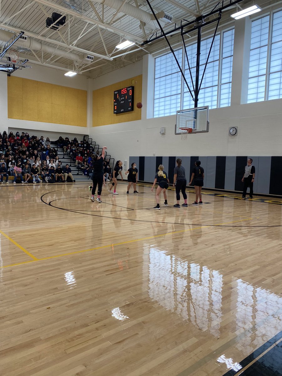 KMSLadyFalcons's tweet photo. Our coaches and teachers got some bball moves! Our female athletes made them work hard! #WorkingUpasweat #Timeoutplease #ShootinHoops #KMSAthletics #FacultyVsAthletes https://t.co/BcNWmuJYmY