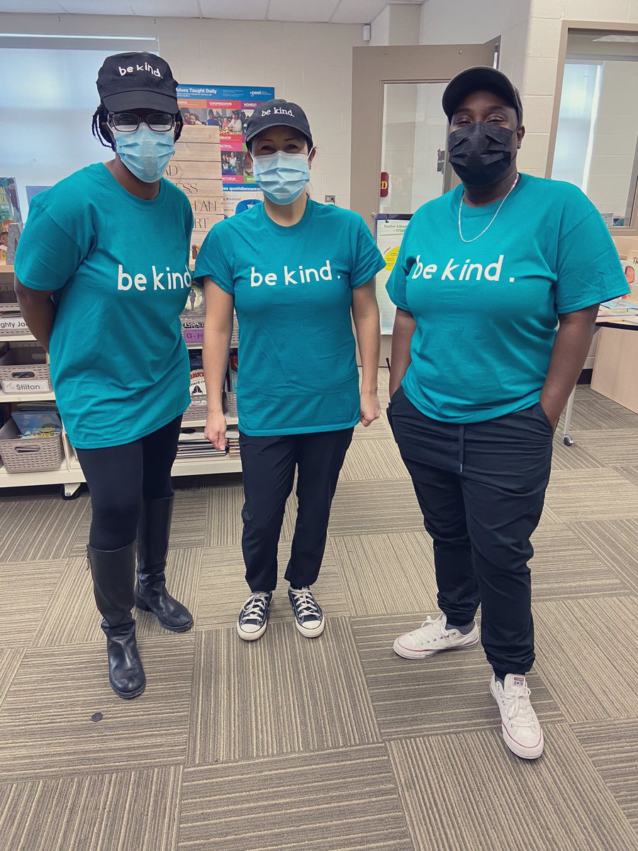 Mrs_Maks_Class's tweet photo. School Spirit! Triplet Day! Thank you for adding sunshine and smiles to each day. @JamesGrieveLLC @edwardsandreaa @ashleyh2627 https://t.co/SjgoQWQm1x