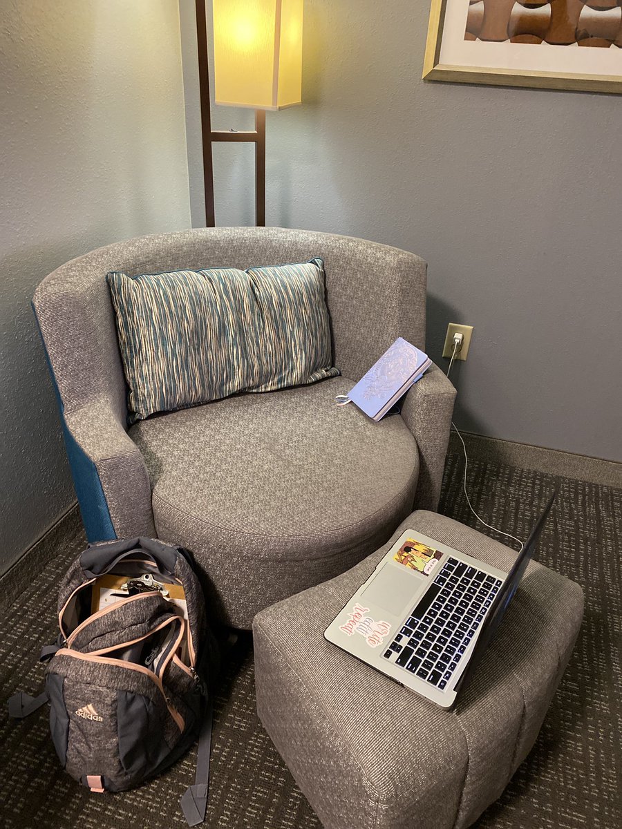 LibbyWebber's tweet photo. I really love this chair. I kinda wish we were dissing here longer than 1 night. #authorlife #gymnasticmom #writing https://t.co/F3u65XDuTD