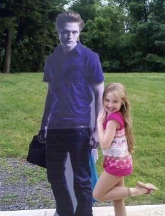 as robert pattinson is trending recently, here's a picture of him and sabrina carpenter together😍🥰