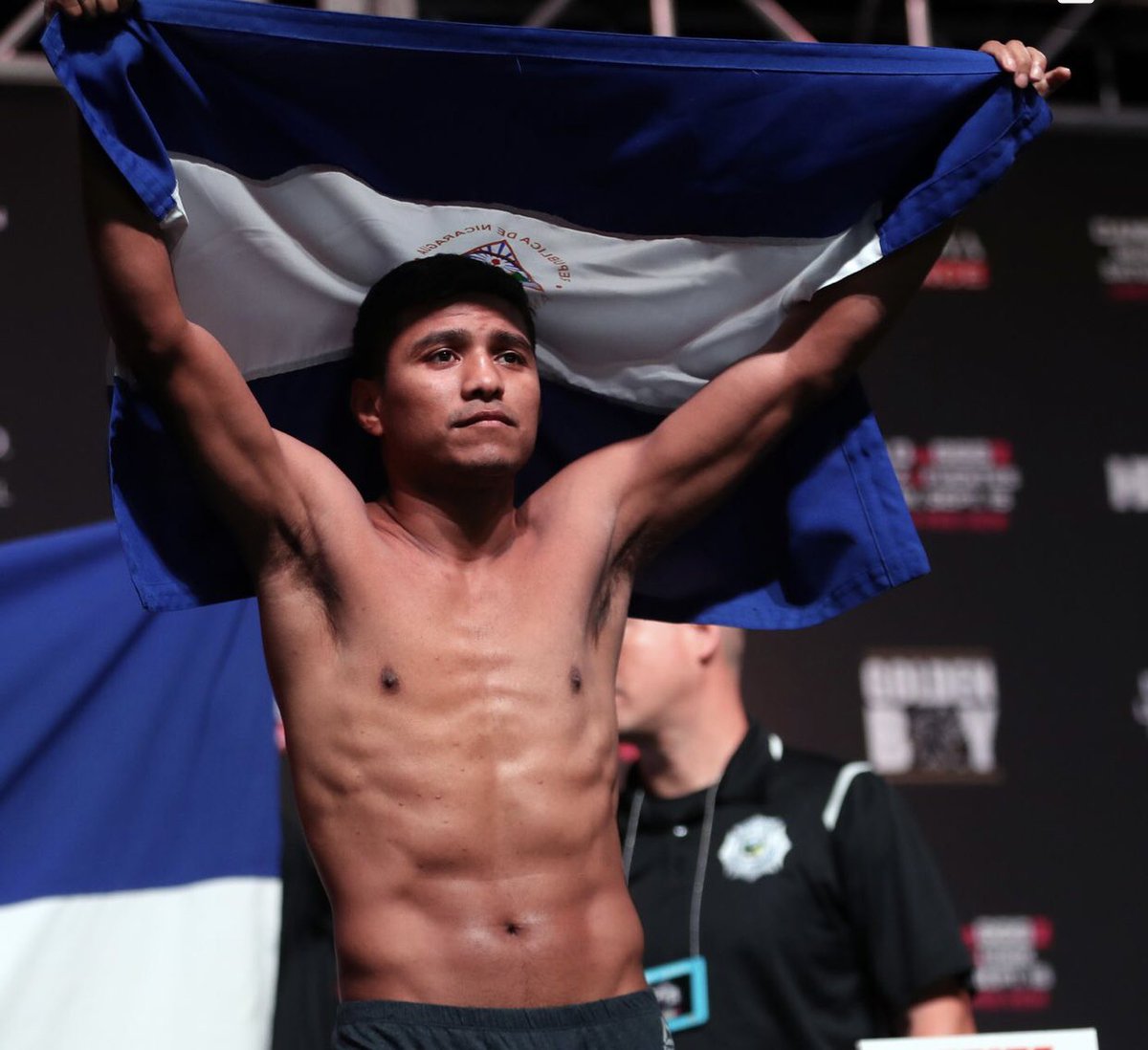 Es un honor poder atestiguar otra noche de uno de lo más grandes boxeadores de la época y de muchas épocas. El legendario Román González <a href="/chocolatitobox/">Roman Gonzalez</a> es un artista del ring y además una gran persona.
Vamos a seguir disfrutándolo...