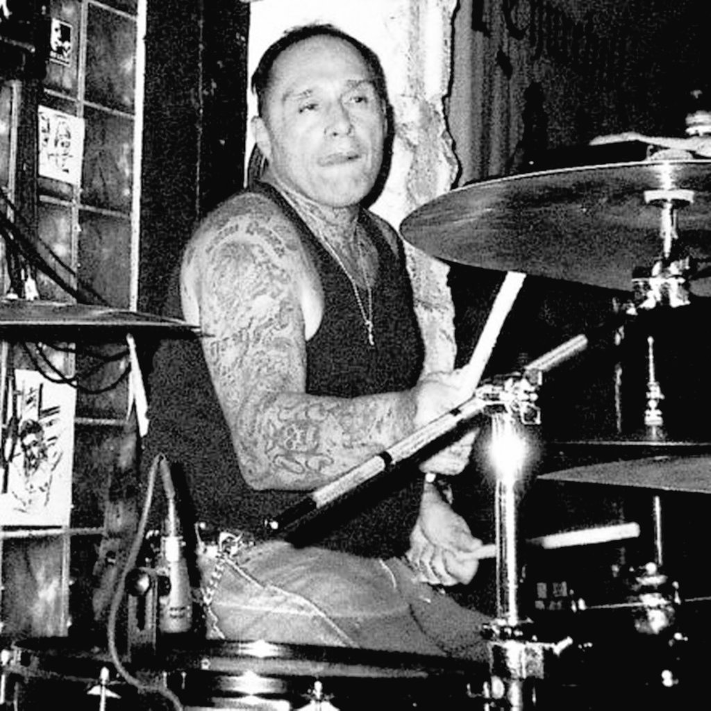 PunkRockStory's tweet photo. In memory of Joey Poole aka Joey Image, American punk rock drummer for the Misfits from 1978 to 1979, band member of Psycho Daisies, The Undead and many other bands, born on this day in 1957, Weehawken, New Jersey
#punkrock #joeyimage #misfits #history #punkrockhistory #otd https://t.co/1v6rnxCoHB