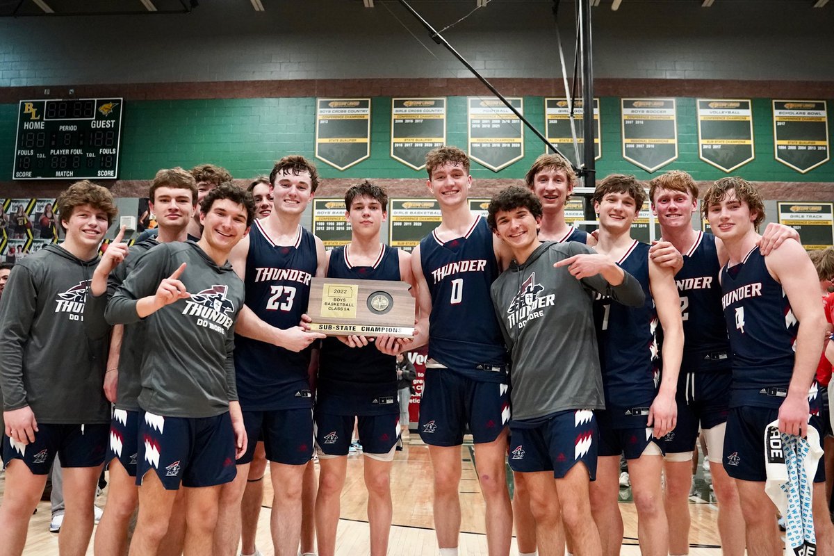 .<a href="/HyVeeKCMetro/">Kansas City Hy-Vee</a> Game of the Week

St. James 52
Basehor-Linwood 35

The ⚡️ head to Emporia!

📸 <a href="/AjHildreth/">A.J. Hildreth</a>