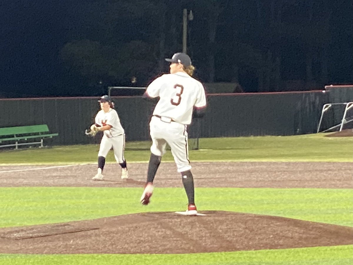 Friday Night Lights⚾️🏟!!Comets dominate home opener in 10-0 win over Holland Hall. Strong outing by @GrayJSmith2023 4IP, 2 H, 0 R, 2BB, 6 Ks <a href="/JtWhorton/">JT Whorton</a> 2-3, 3B, 1 Run, 2 RBIs <a href="/EThompson2022/">Eric_Thompson</a> 1-2, 2 RBIs <a href="/adotolo31/">Andersen Dotolo</a> 1-3, 2B, 2 Runs, 2 RBIs. Next game vs Rogers Mon 430pm (DH)