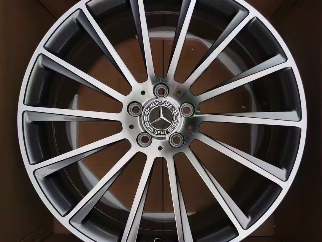 Beautiful lady in a beautiful car with beautiful wheels, 18”19”20” forged wheels for Benz in stock, chromed surface#forgedwheels #carwheels #carparts #rim