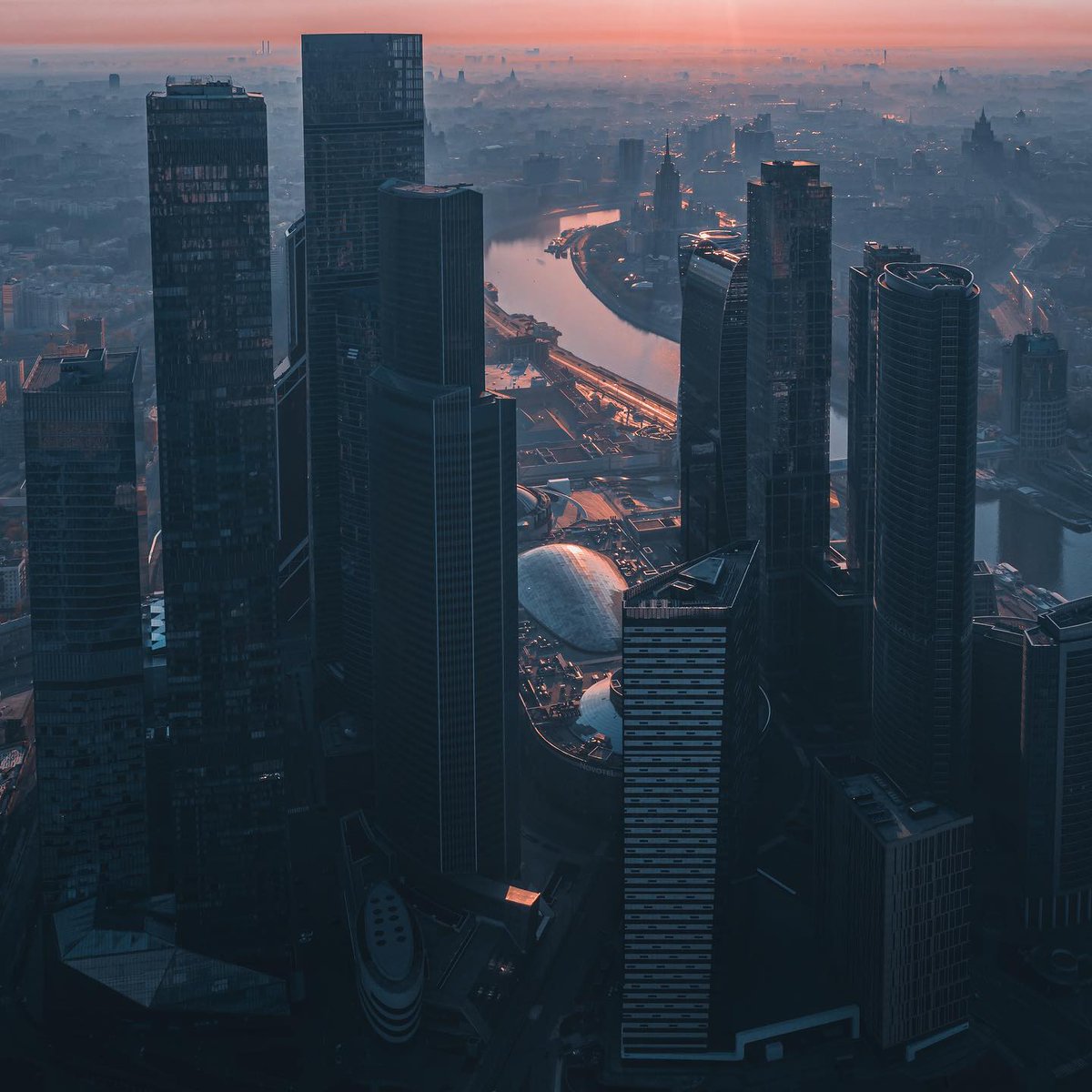 АТМОСФЕРА: ☁️Сегодня будет пасмурно.
🌡Температура днём -2°

📸 Фото: instagram.com/nikybwd